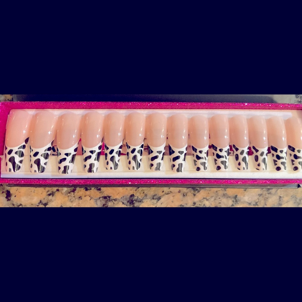 “Giddy Up Cowgirl” Nails